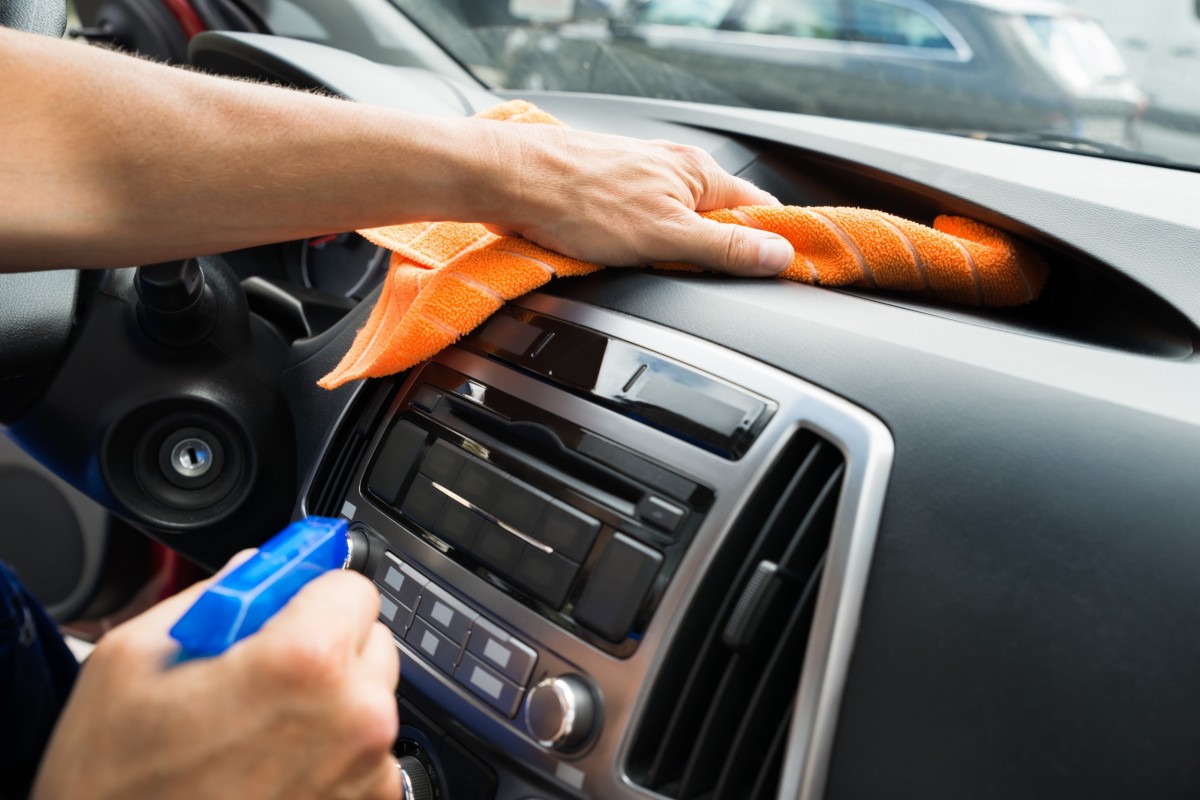 Cleaning the dashboard of a vehicle
